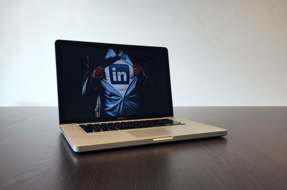 MacBook met LinkedIn